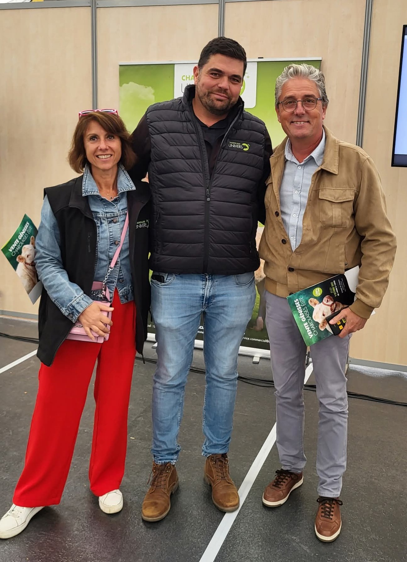L'élevage COURTIGNE, vendeur de VUZANE P, entouré de leur technicien création, Jonathan CHAUSSE